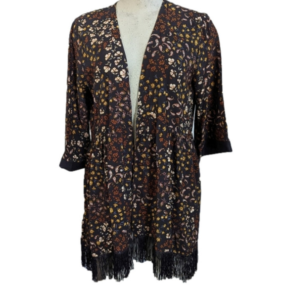Floral kimono with black fringe, floral pattern womens size M, NWT - Picture 4 of 14